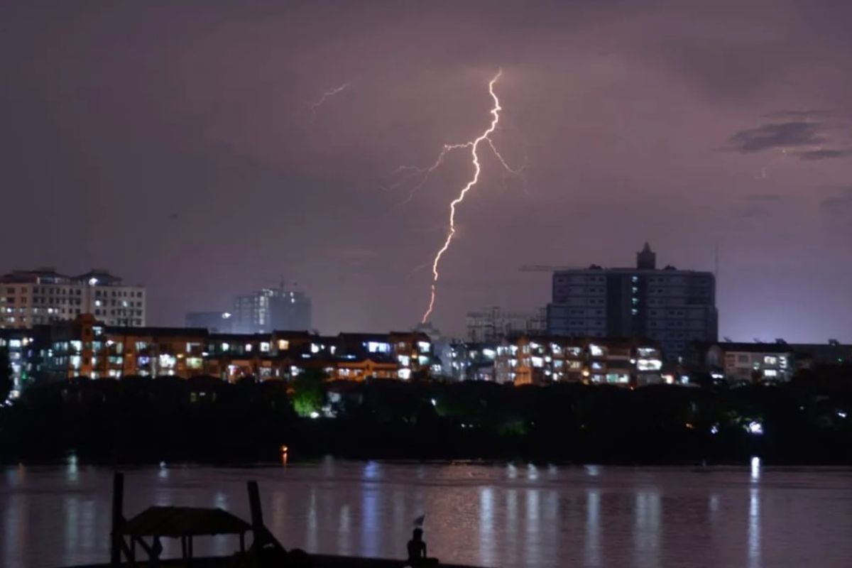 В Бангладеш за сутки от ударов молний погибли не менее 14 человек