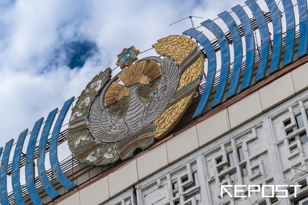Сенатор предложил убрать хлопок и пшеницу с герба Узбекистана
