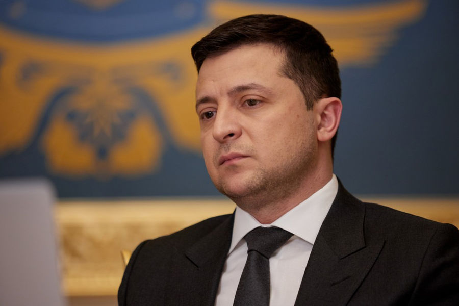 Зеленский продлил срок действия военного положения в Украине