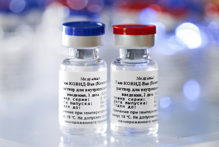 Стало известно, умер ли кто-то от вакцины против коронавируса в России