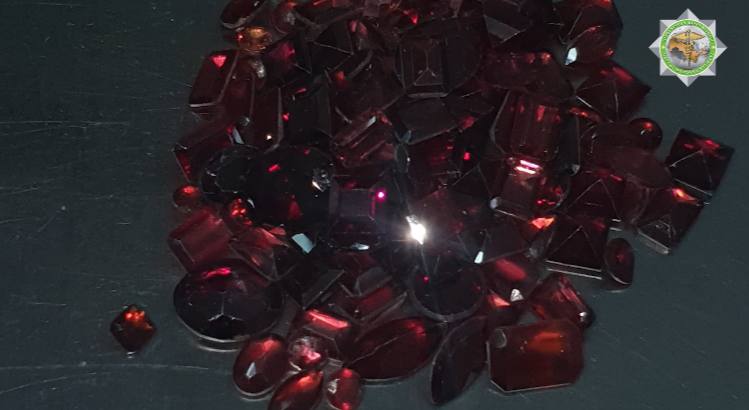 В Самарканде мужчина хотел продать фальшивые рубины за $250 тысяч