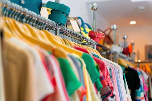 Узбекистан экспортировал в Казахстан десятки тысяч тонн одежды и обогнал Россию в поставках
