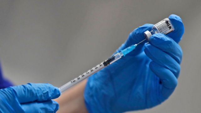 Власти США одобрили использование вакцины Pfizer от коронавируса
