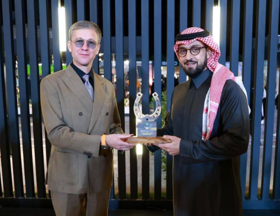 Глава Федерации конного спорта Узбекистана наградил конкуристов в Саудовской Аравии