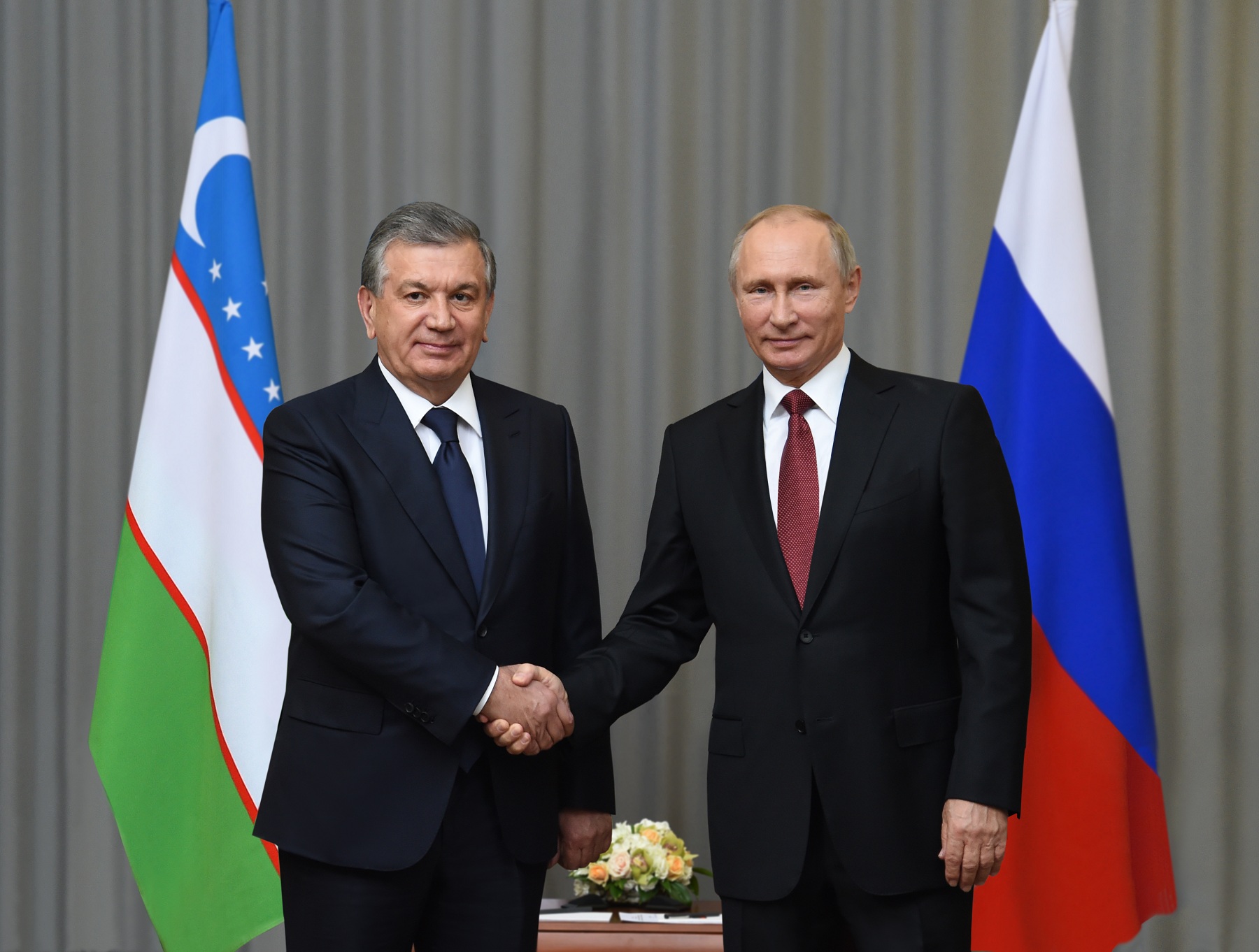 Мирзиёев поздравил Путина с переизбранием президентом России на пятый срок