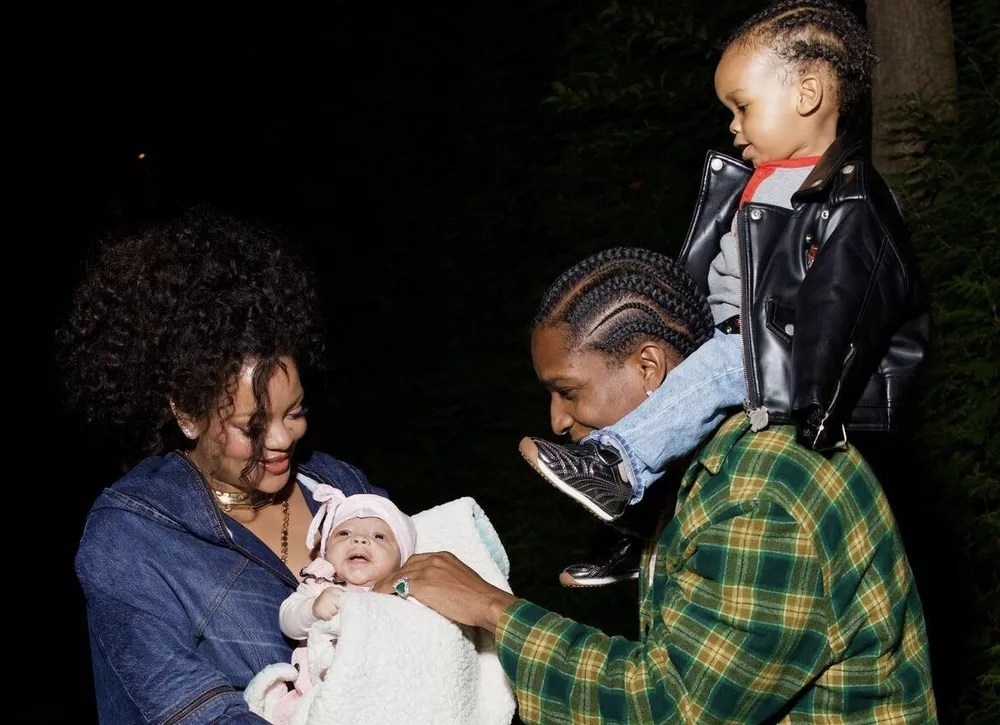Рианна и A$AP Rocky вышли в свет в семейном образе