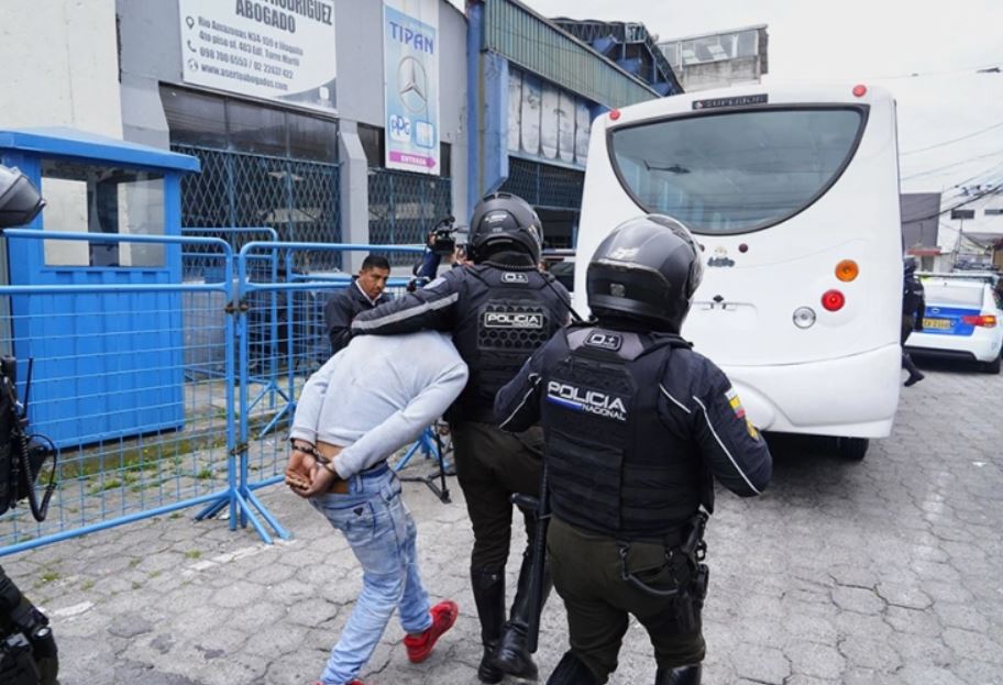 В Эквадоре задержали более 10 тысяч человек после бунтов в тюрьмах