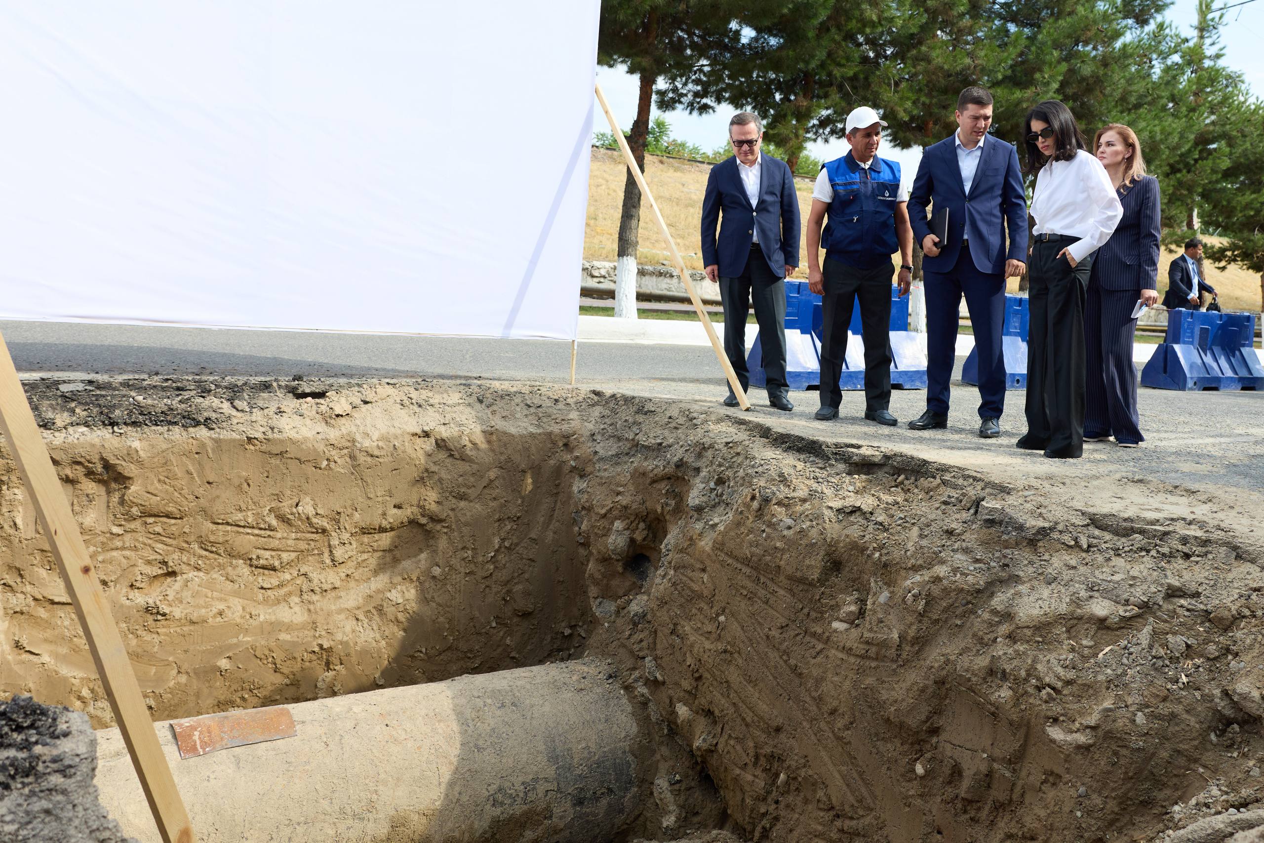 Saida Mirziyoyeva Andijonda taʼmirtalab ijtimoiy obyektlarni borib ko‘rdi