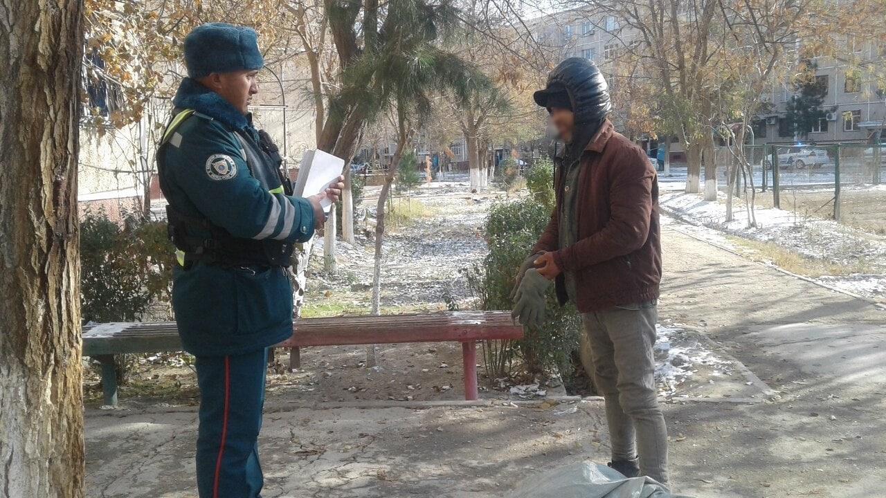 В Узбекистане правоохранители спасли троих бездомных от жуткого холода