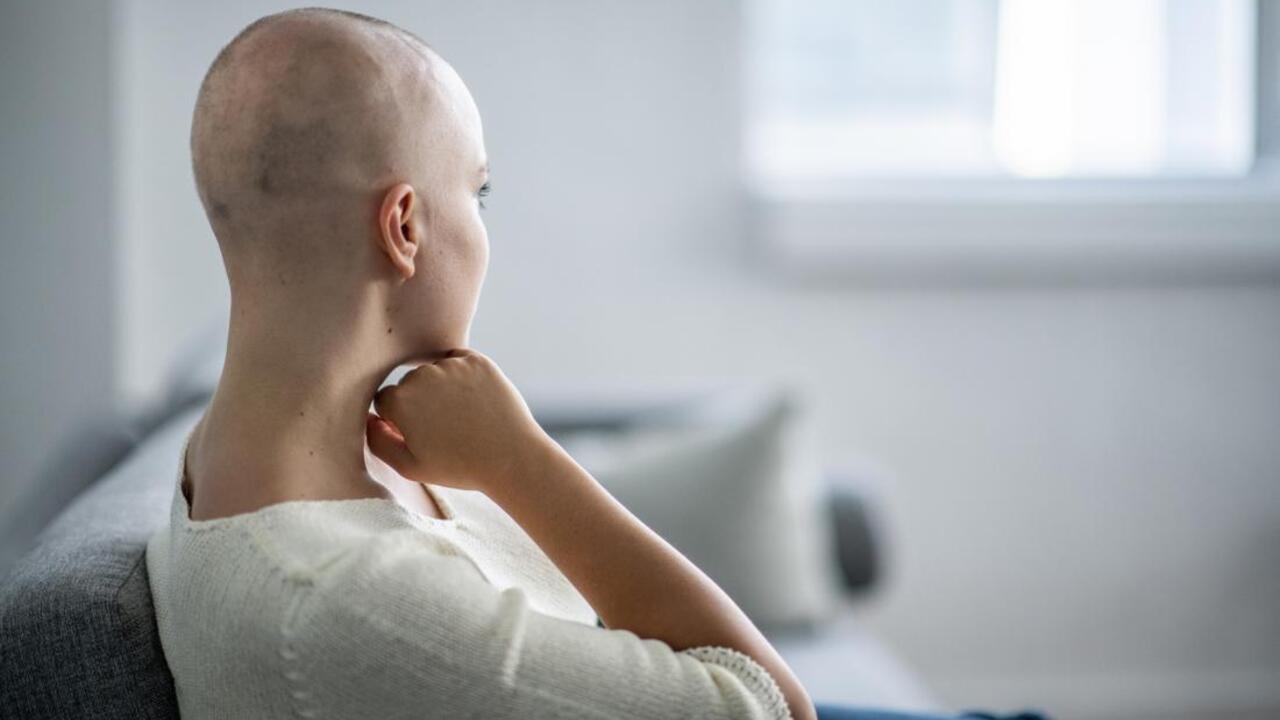 Почему после химиотерапии у пациентов меняются цвет и текстура волос