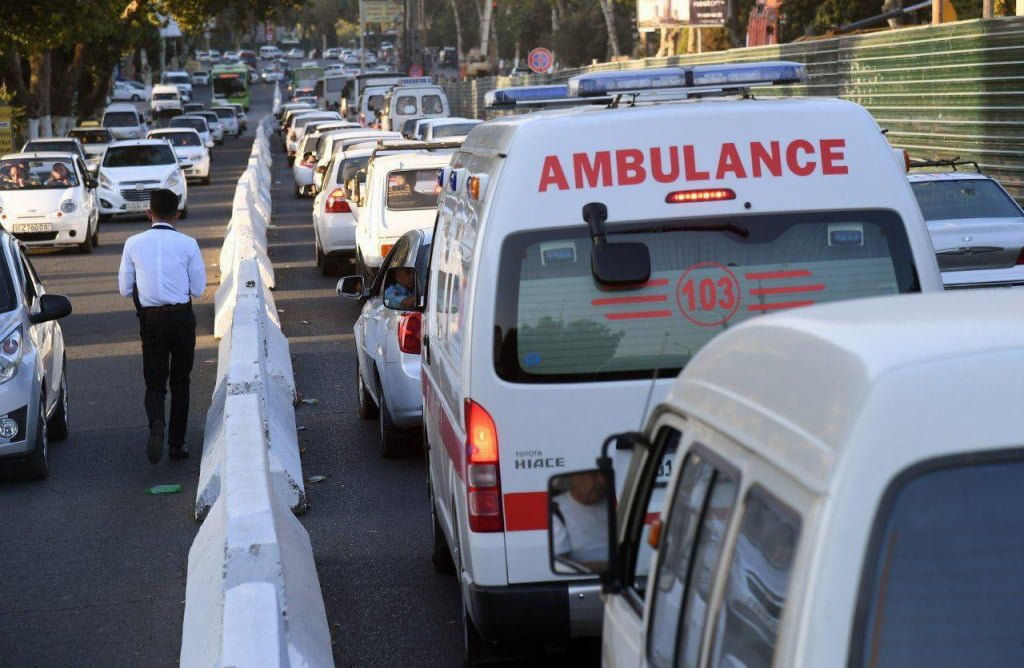 В Сурхандарье водитель сбил троих пешеходов и скрылся: есть погибшие 