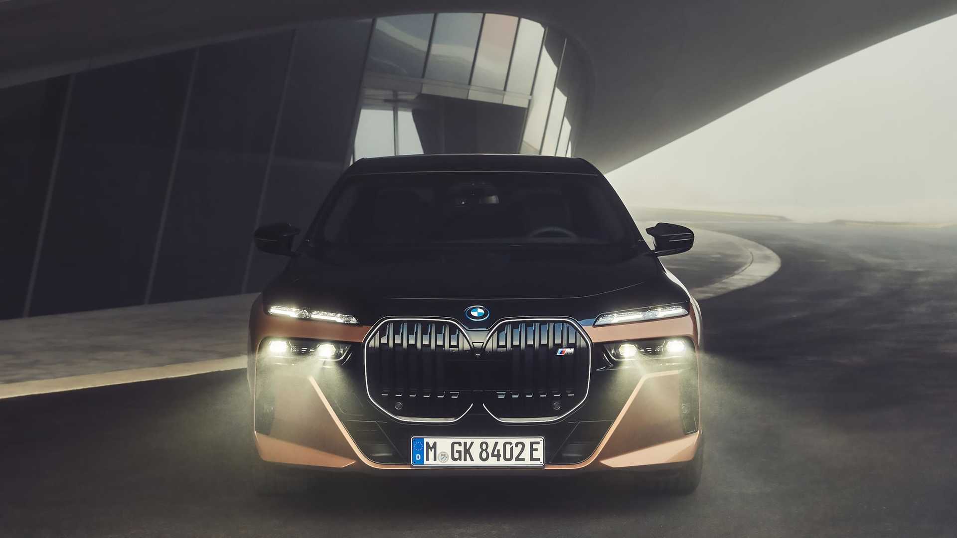 BMW раскрыл цену своего самого дорого автомобиля