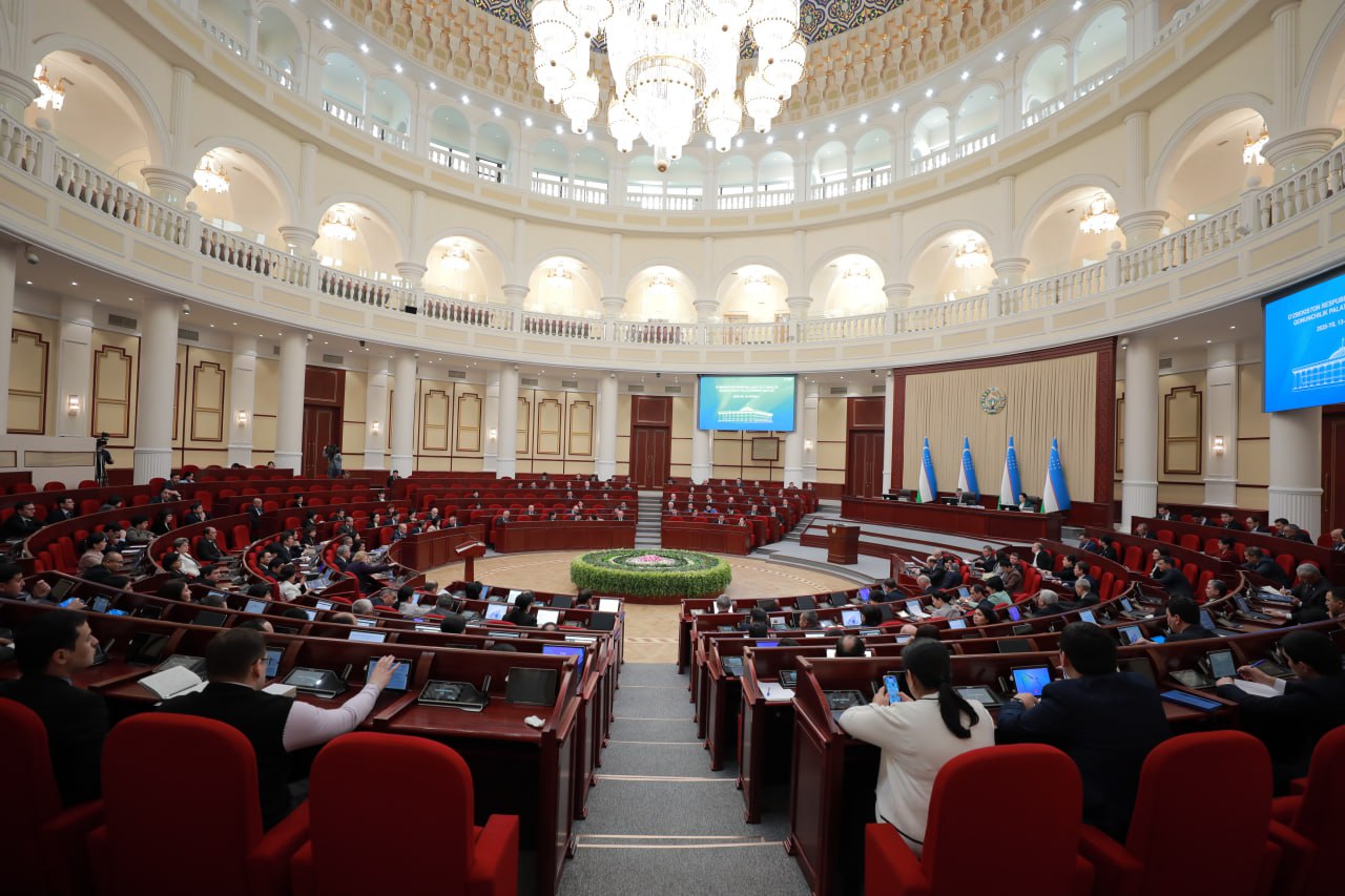 Узбекские депутаты одобрили сокращение сроков наказания для осужденных, читающих книги