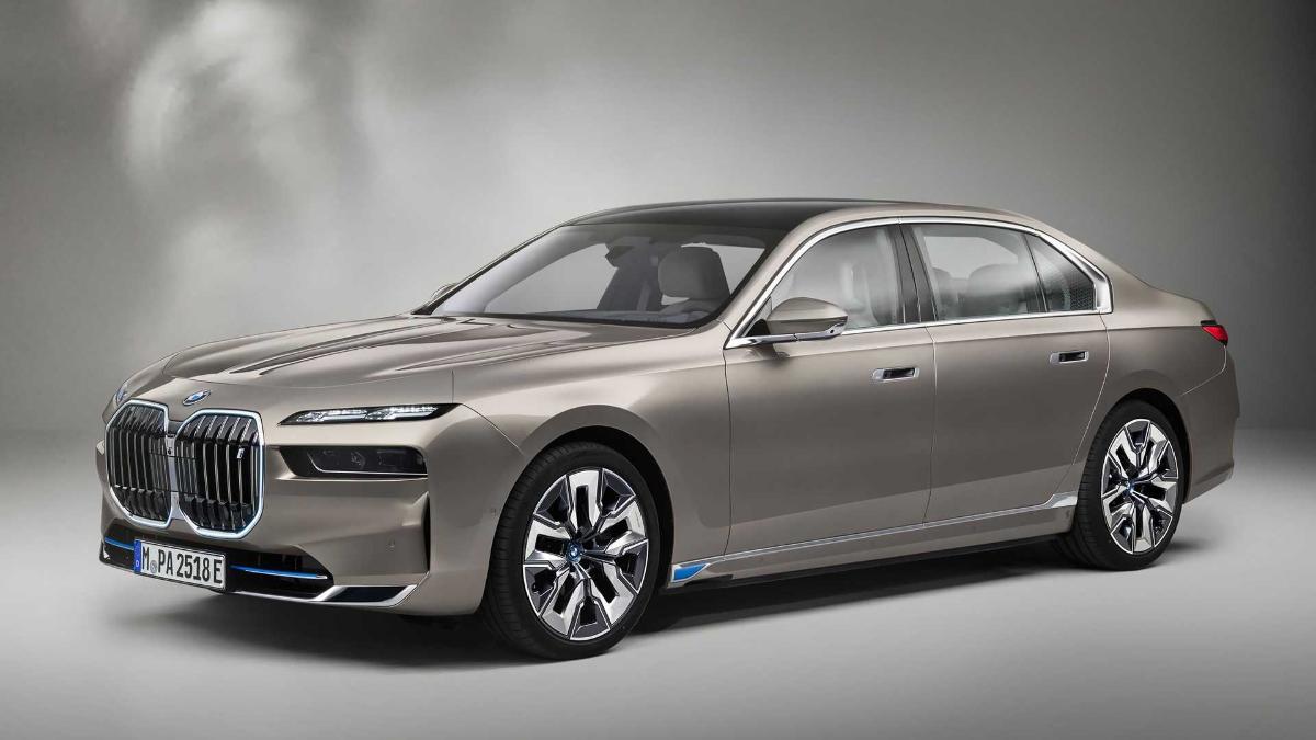 BMW тестирует электроседан i7 2023 модельного года