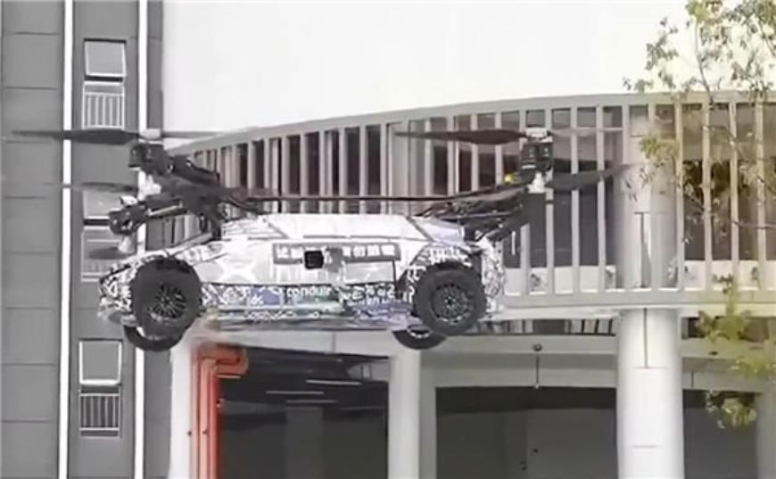 В Китае презентовали летающий автомобиль в стиле Hummer