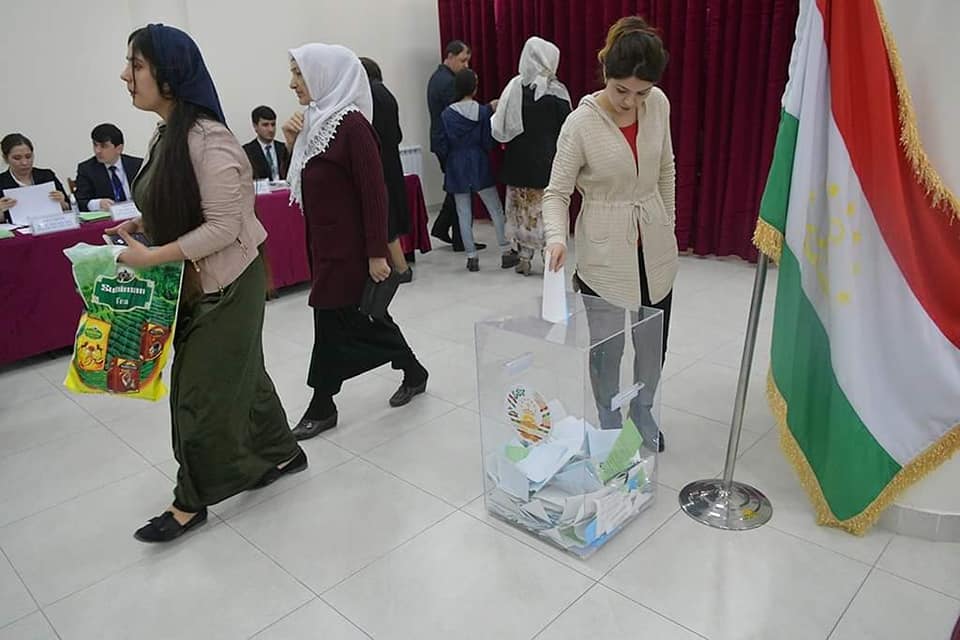 Центризбирком Таджикистана зарегистрировал пятерых кандидатов в президенты 
