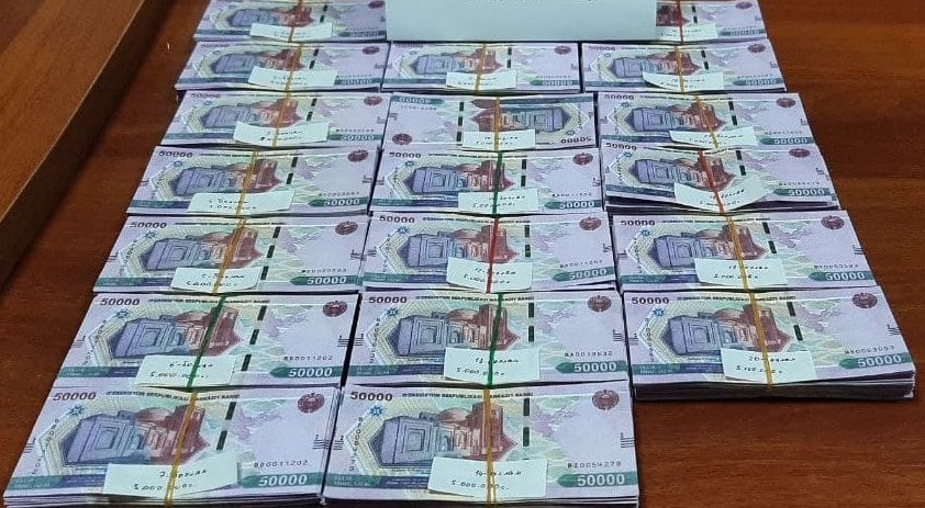 В Асаке задержали мошенников, пытавшихся продать фальшивые 100 млн сумов