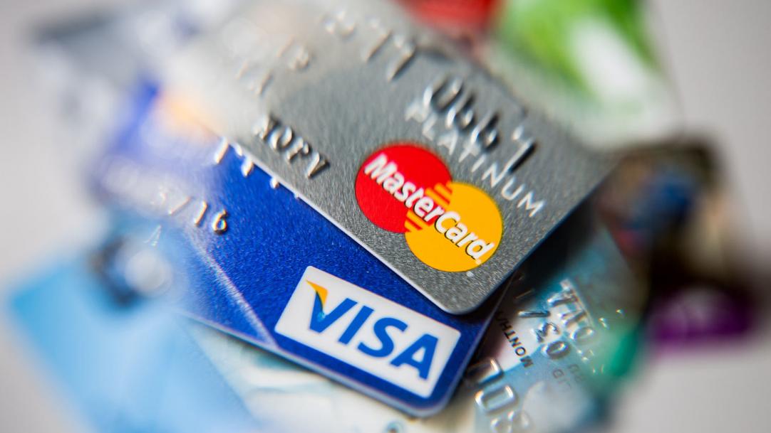 Visa и Mastercard объявили о приостановке деятельности в России
