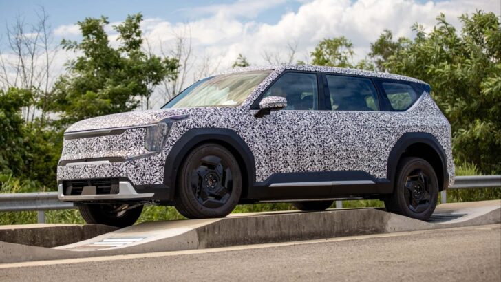 Kia показала прототип нового кроссовера EV9
