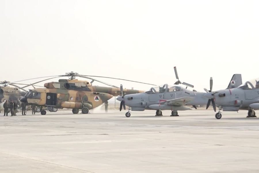 «Талибан» снова попросил Узбекистан и Таджикистан вернуть угнанные вертолеты