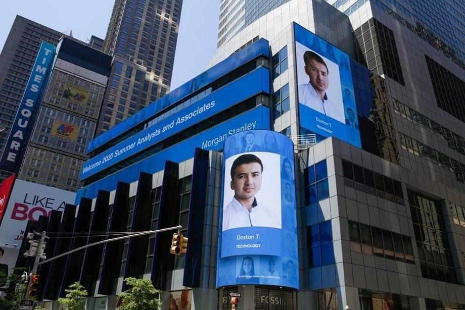 TezNews объяснил появление фото узбекистанца на таблоиде Times Square в Нью-Йорке
