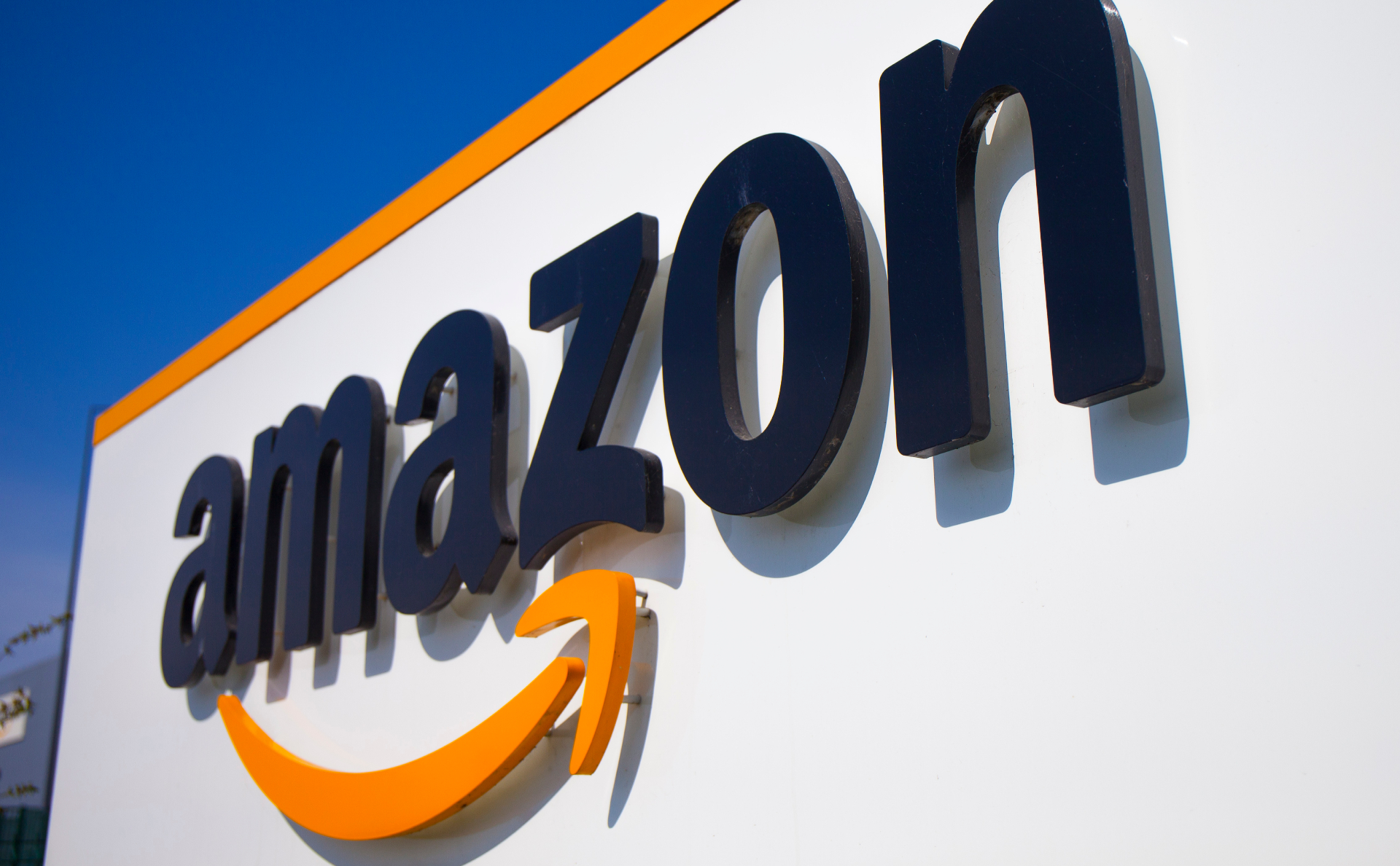 Amazon обвинили в расовой и гендерной дискриминации