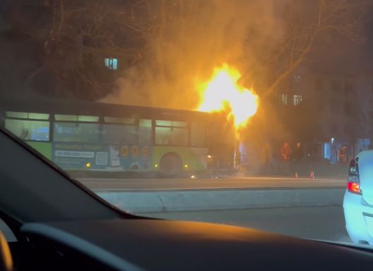 В Ташкенте загорелся пассажирский автобус 
