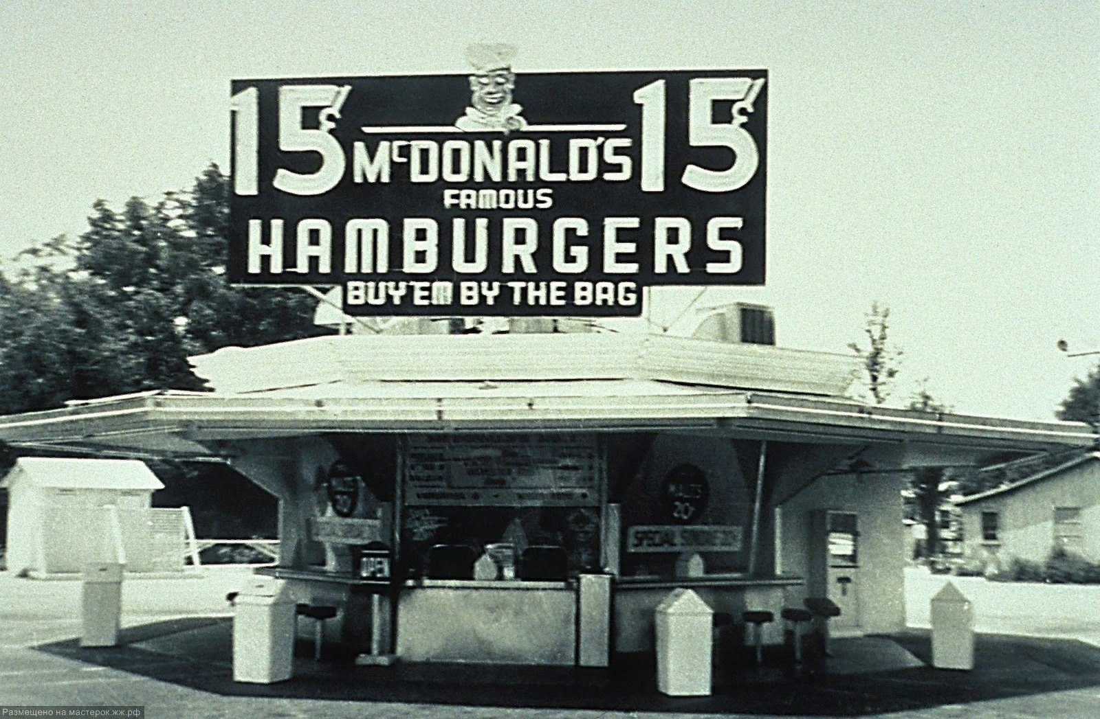 Dunyodagi eng birinchi McDonald's. U 1940-yilda Kaliforniyaning San-Bernardino shahrida ochilgan<br>