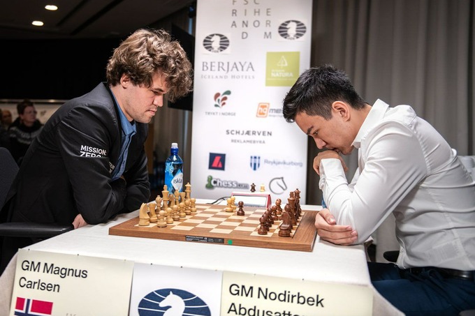 Нодирбек Абдусатторов снова одолел экс-чемпиона мира по шахматам Магнуса Карлсена