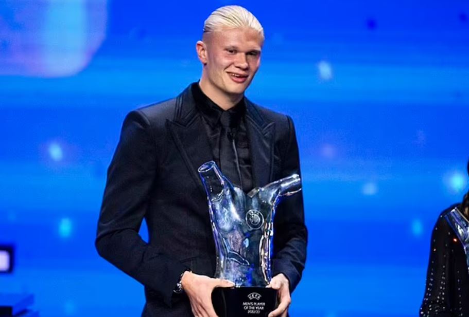 Эрлинг Холанд признан лучшим футболистом прошедшего сезона по версии УЕФА