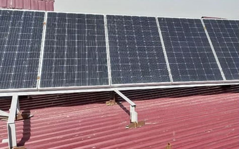 В Каракалпакстане начали устанавливать солнечные батареи на крышах многоэтажных домов