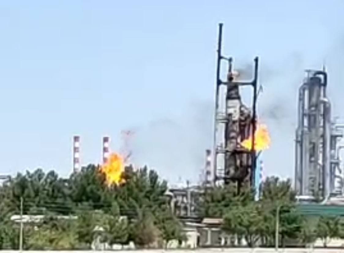 В Кашкадарье произошел крупный пожар на заводе: один человек погиб, еще двое пострадали