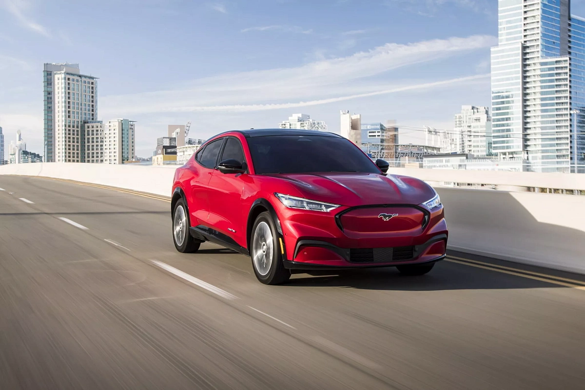 Из-за низкого спроса Ford прекратит прямые продажи электромобилей в Китае