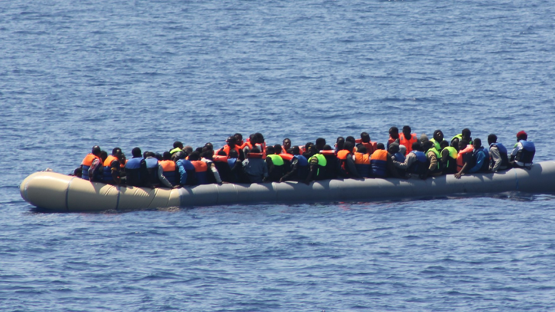 Decathlon приостановил продажу во Франции лодок, чтобы прекратить поток мигрантов через Ла-Манш
