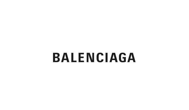 Balenciaga на Неделе моды представила сумку в виде мусорного пакета – фото