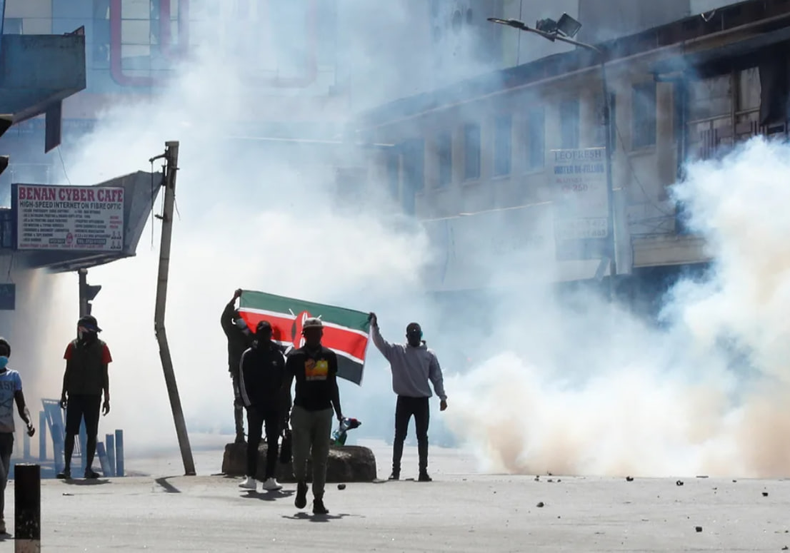 В ходе протестов в Кении полицейские убили не менее 30 человек