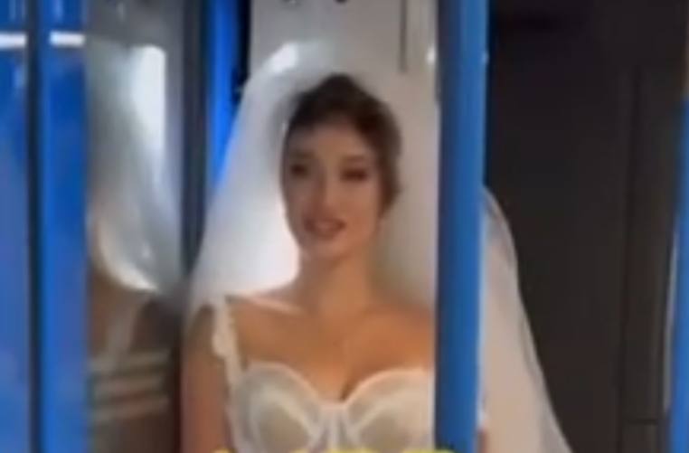 Жених и невеста провели фотосессию в ташкентском метро