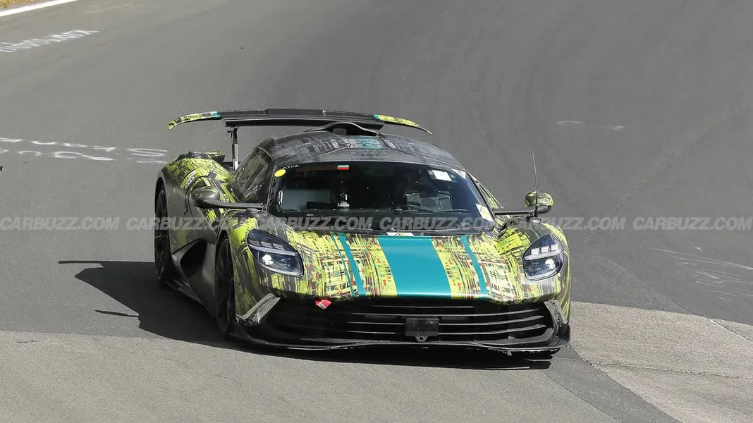 Новейший Aston Martin Valhalla AMR показали вживую