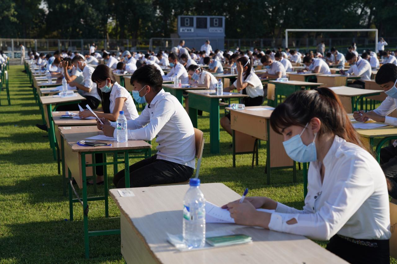 В Узбекистане тестовые вступительные испытания снова пройдут на открытом воздухе 