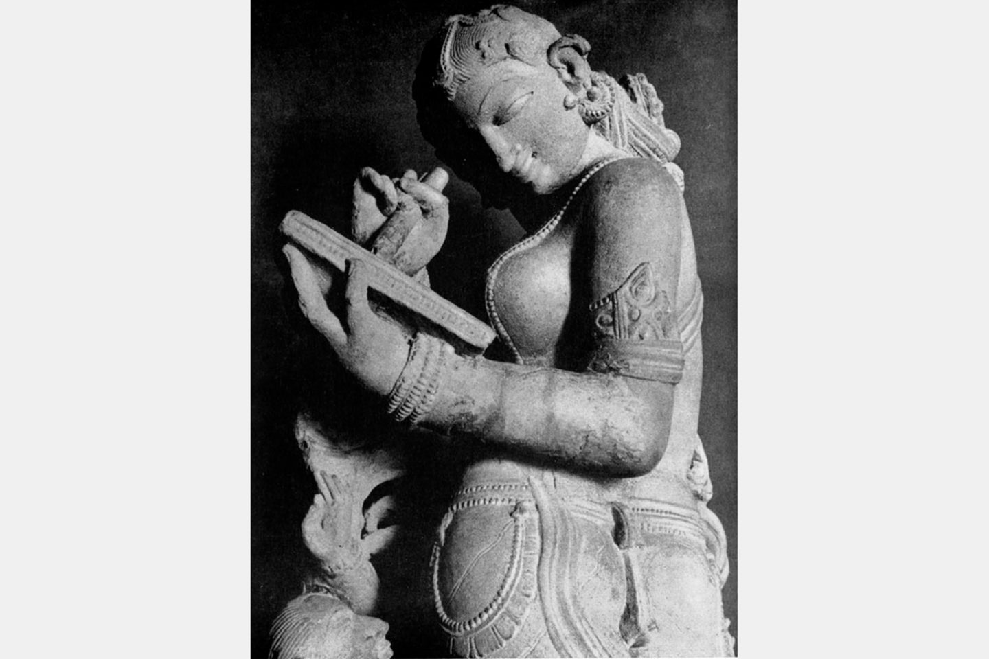 Идеал женской красоты в Индии. Скульптура из храма в Бхубанесваре / Фото: Индийский музей