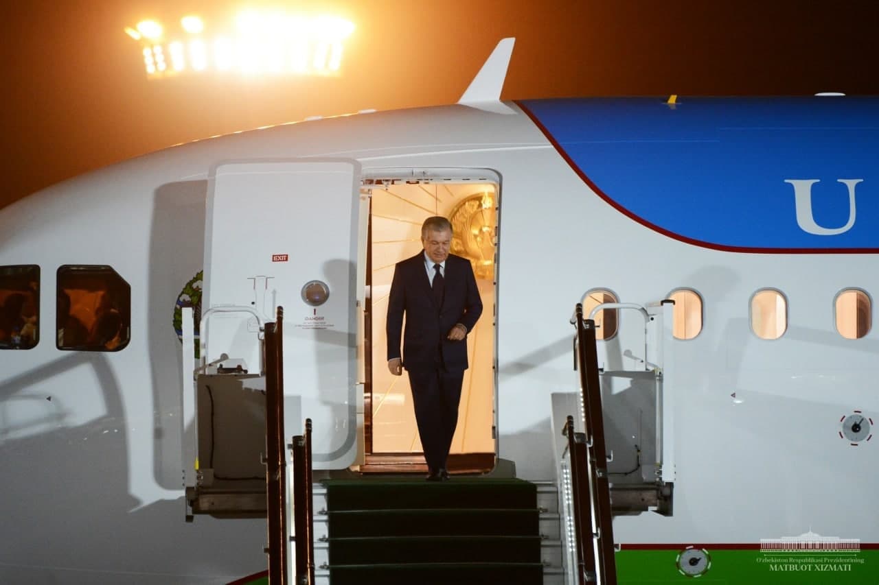 Президент завершил поездку в Наманганскую, Ферганскую и Андижанскую области и вернулся в Ташкент