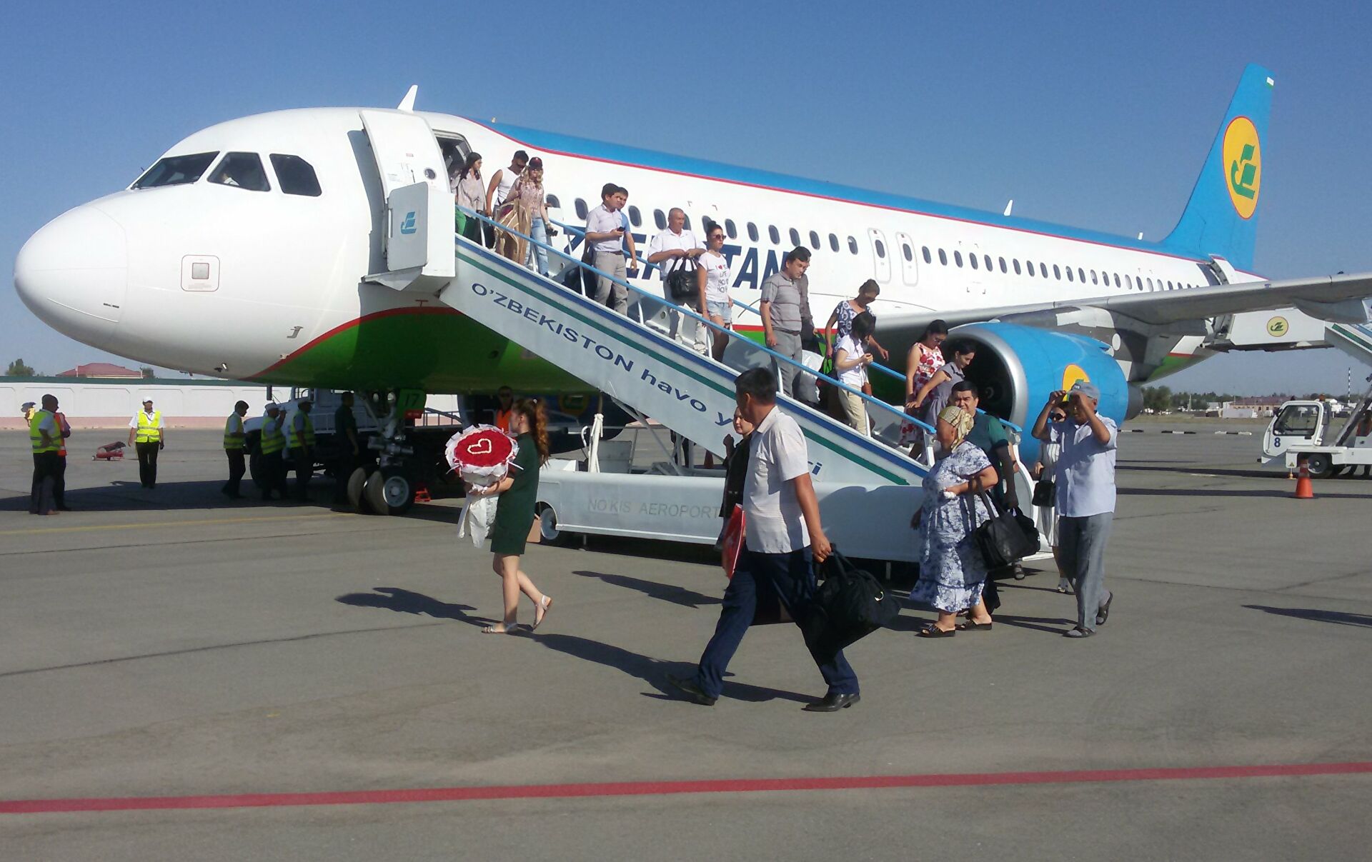 Обнародовано число людей, покинувших Узбекистан за последние 10 лет