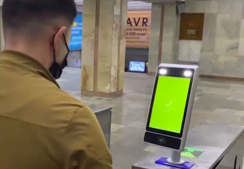 Жители Ташкента смогут расплачиваться в метро лицом: на станции «Буюк Ипак Йули» тестируется система оплаты Face Pay - видео