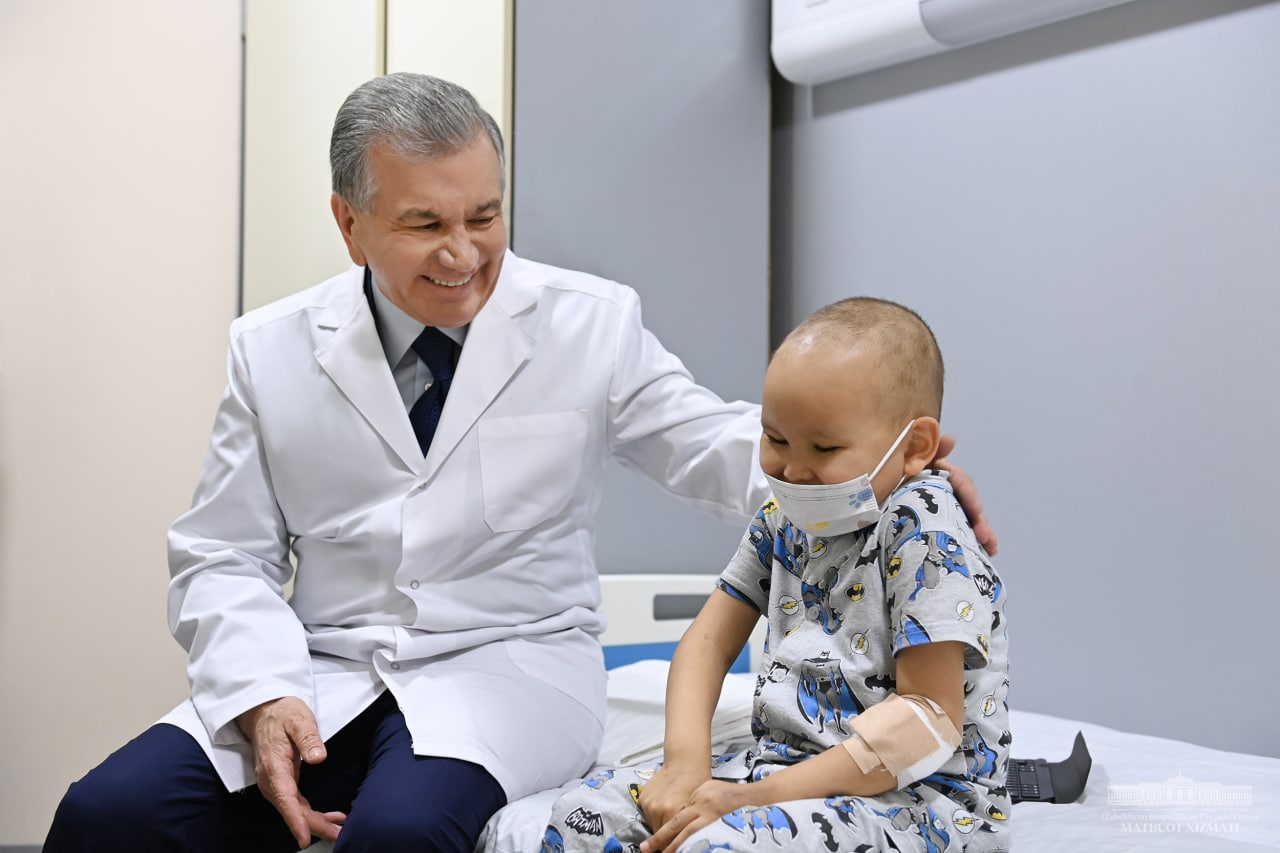 Президент посетил Центр детской гематологии и онкологии – фото, видео