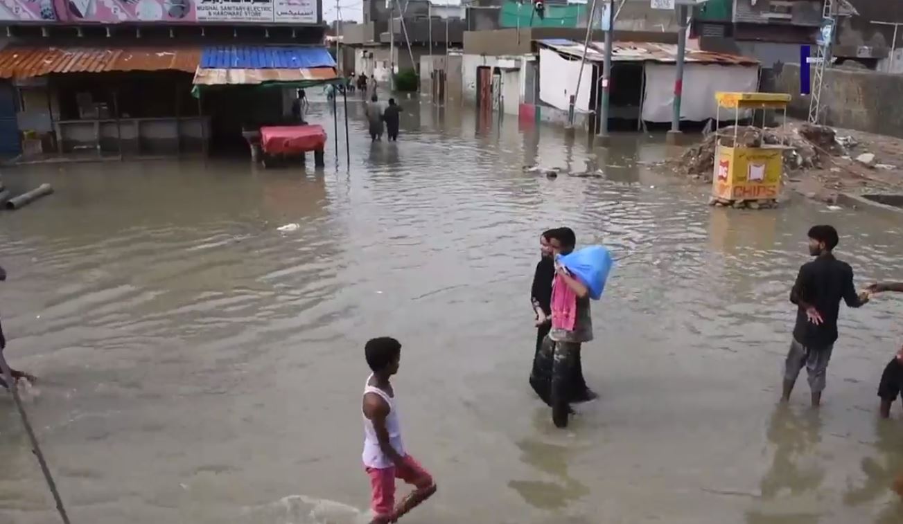 Более 300 жителей Пакистана стали жертвами наводнений