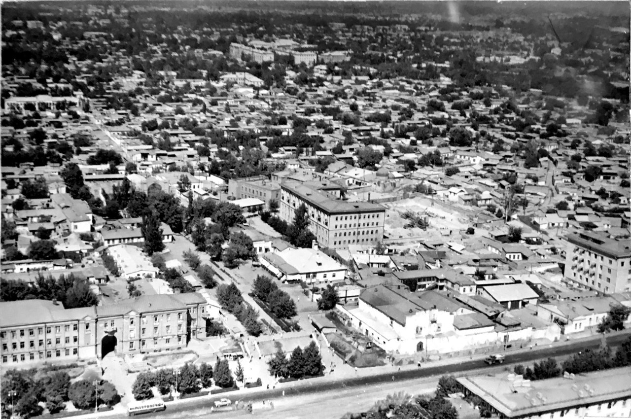 Toshkent shahrida joylashgan Shayxontohur va Navoiy shoh ko'chalarining yuqoridan ko'rinishi. 1960-yil<br>