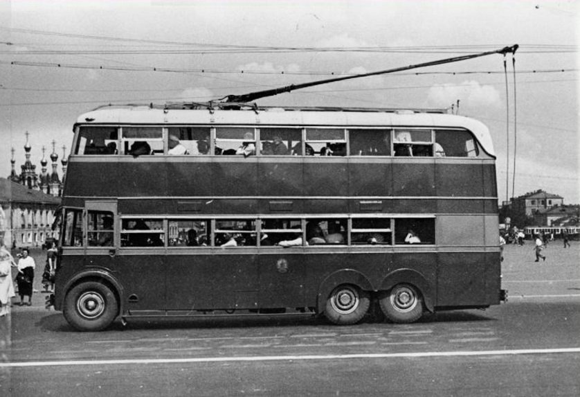 1937-yilda SSSRga Angliyadan olib kelingan ikki qavatli trolleybus<br>