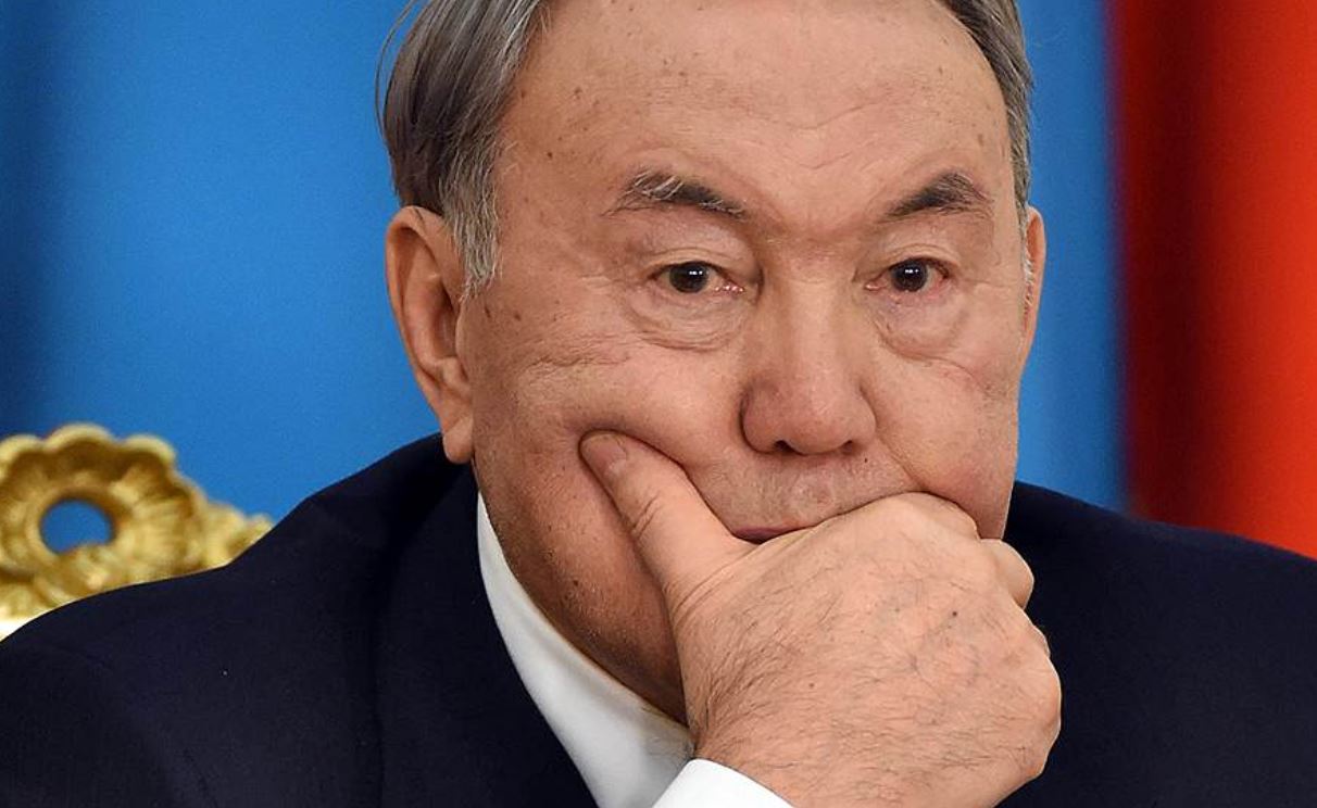 В Казахстане хотят отменить закон о гарантиях и привилегиях Назарбаева 