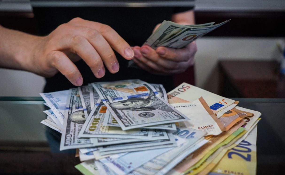 В Узбекистане не перестают дорожать популярные валюты