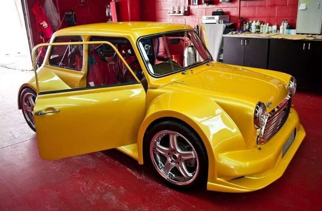 В сети продают классический и мощный MINI Cooper